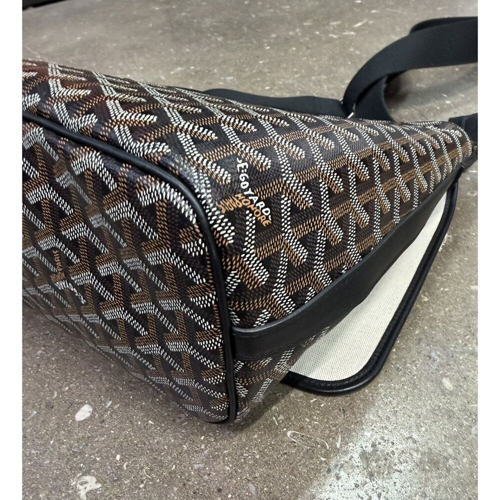 Goyard Capetien MM Black Messenger Bag - Picture 11 of 16
